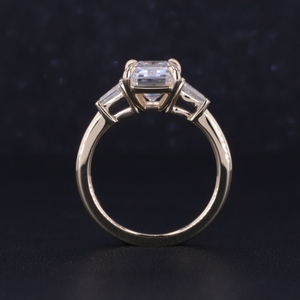 Bague en moissanite, or 10 carats, taille émeraude, trois pierres, bagues de fiançailles de luxe et tendance - Product Image 6