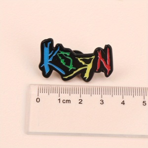 Spilla Distintivo in Metallo Smaltato con Logo Rock <span class=keywords><strong>Kiss</strong></span> dei Beatles, Divertente, Regalo per Appassionati di Musica e Amici - Product Image 5