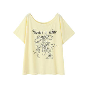 Camiseta Runqi con estampado de ballet y hombros descubiertos, color amarillo pálido, talla grande, top informal holgado de verano para mujer - Product Image 1