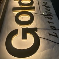 Enseigne de devanture à lettres boîtier 3D LED dorée pour publicité, entreprises, hôtels et signalétique de logo
