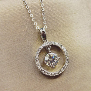 Collana Minimalista con Ciondolo Circolare per Donne, Catena Corta, Gioiello alla Moda per Uso Quotidiano, Idea Regalo - Product Image 1
