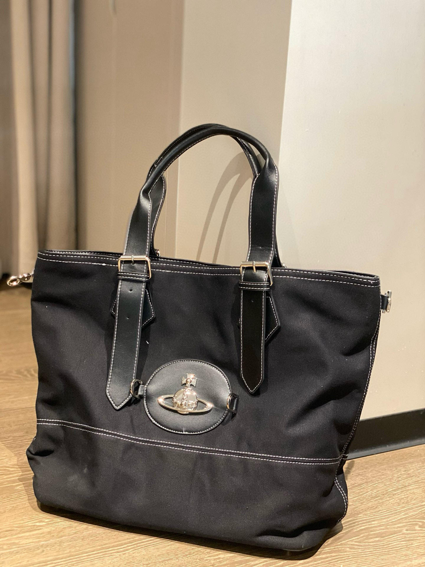 Big saturn toth black