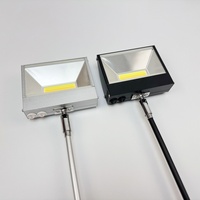 Lampes LED pour salons professionnels 30W à connexion en série, CCT réglable 3000K-6000K, avec bras de fixation, IP44 et IRC80 pour stand d'exposition