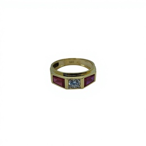 Bague élégante en or avec pierre rouge et diamant central, bague de créateur stylée pour hommes et femmes - Product Image 1
