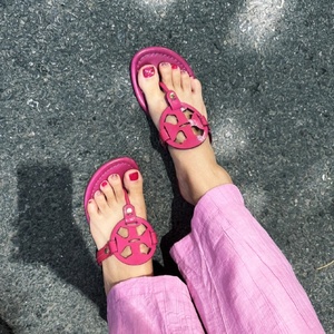 Chaussures décontractées pour femmes, sandales d'été respirantes, pantoufles de luxe, pantoufles à chevrons, options multicolores disponibles, design de créateur - Product Image 2
