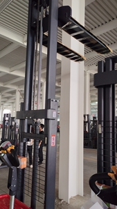 1.5〜2トンの容量と5メートルの最大高さのShouwoスタッカートラックは、積み重ね要件を満たしています - Product Image 4