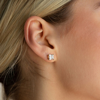 Maßgefertigte 316L Edelstahl 18K Vergoldete Klassische Quadratische Stern-Ohrstecker mit Weißem Zirkon Modeschmuck für Damen