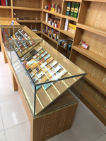 Vetrina Espositiva in Legno e Vetro con Illuminazione LED Personalizzata per Tabaccherie, per Presentazione Prodotti