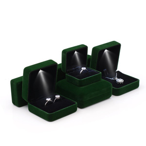 Tùy Chỉnh Đồ Trang Sức Sang Trọng Cửa Hàng Showcase Hot Bán Sản Phẩm Phổ Biến <span class=keywords><strong>2025</strong></span> LED Nhung Đồ Trang Sức Đứng Hiển Thị Thiết Lập - Product Image 2