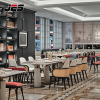 J2S Design de banquettes en bois modernes et luxueuses sur mesure, pour hôtels haut de gamme et restaurants, avec ensemble table et chaises, pour projets commerciaux