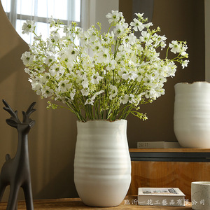 Yihua Floral Art - Ramo de Fresias Artificiales, Flor de Seda Blanca, Decoración Moderna y Minimalista para el Hogar, para Sala de Estar y Mesa de Comedor - Product Image 1