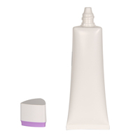 Tubes à lèvres à vis triangulaires blancs doux au toucher pour cosmétiques Récipients de lotion en plastique pour crème solaire et maquillage