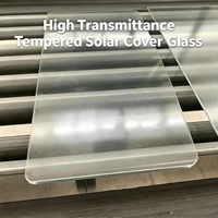 La plaque de protection du module solaire protège le verre, avec un maillage gaufré sur la surface pour augmenter la transparence