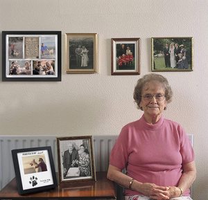 Cornice Portafoto in Noce con Impronta della Zampa dell'Animale Domestico e Tampone d'Inchiostro 'Per Sempre nel Mio Cuore' per Cani e Gatti - Product Image 6