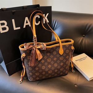 厂家直销奢华名牌包信使斜挎包顶级五金真皮女式名牌包 - Product Image 4