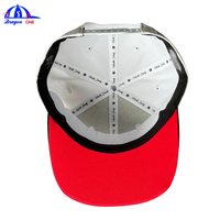 Gorra Snapback Personalizada de Estilo Urbano, Blanca con Borde Rojo, Bordada, con Visera Plana, Venta al Por Mayor, Fabricante OEM, Proveedor
