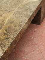 Table basse en marbre Emperador foncé décoratif brun personnalisé SH STONE, piétement en marbre naturel, deux pieds droits, meubles de salon