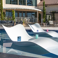Chaise longue moderne pour extérieur Park Beach Chaise longue pour piscine Chaises longues pour loisirs Cour blanche Hôtel Balcon Fauteuil inclinable en plastique