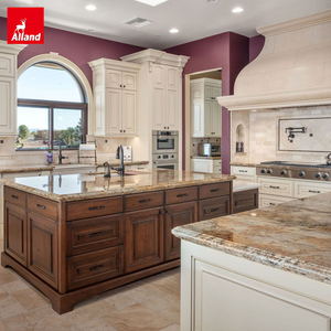Armoire de cuisine îlot Allandgroup de luxe, style médiéval, en <span class=keywords><strong>bois</strong></span> massif blanc mélangé à un <span class=keywords><strong>aspect</strong></span> <span class=keywords><strong>bois</strong></span>, avec organisateur en <span class=keywords><strong>bois</strong></span> personnalisé - Product Image 1