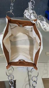 Sacs en toile personnalisés pour femmes, vente en gros, sacs de plage tendance avec logo, faible MOQ, élégants et fonctionnels - Product Image 5