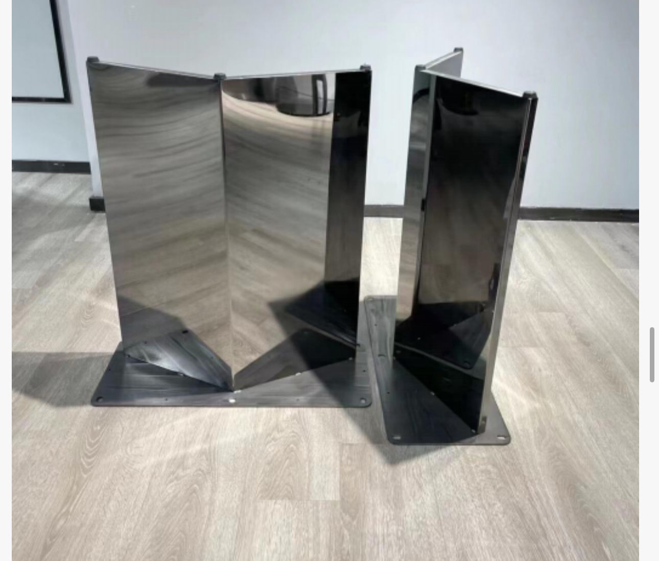 Table longue 'support en forme d'éventail'