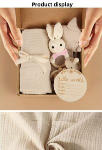 Set de Regalo para Recién Nacidos con Cadena para Chupón y Sonajeros de Animales Relajantes, Juguete Masticable para Bebés en una Elegante Caja de Regalo - Product Image 4