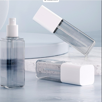 Flacon cosmétique carré en PET transparent personnalisé de 80 ml, 100 ml, 120 ml avec pulvérisateur à pompe pour l'emballage de sérum de soin de la peau