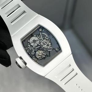 El Reloj Mecánico Rm055 Más Vendido - un Reloj Blanco con Diseño Abierto - Product Image 5