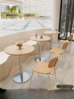 Table de restaurant carrée en chêne clair, base en acier inoxydable poli, assise en bois empilable, pieds en métal, mobilier de café en gros