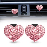 Diffuseur de parfum pour voiture en forme de cœur avec strass, clip de parfum en cristal diamant pour la décoration élégante de l'intérieur de la voiture