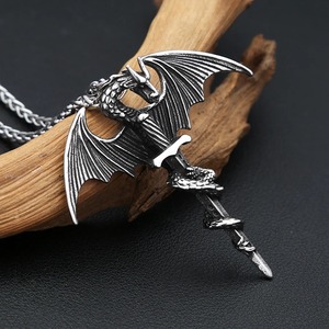 Yunnique – collier avec pendentif épée de dragon en acier inoxydable, bijoux à la mode pour hommes, cadeau, chaîne de 60cm, ton argenté - Product Image 1