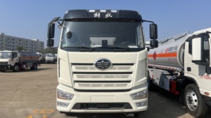 Nuevo Camión Cisterna Dongfeng Duolika para Transporte de Combustible, Tanque de Aleación de Aluminio de 3-5 CBM, Emisión Euro IV, 4x4 Opcional - Product Image 2