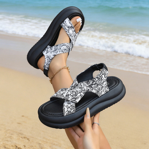 Sandalias informales con plataforma y suela gruesa para mujer, estampado floral, correa cruzada, correa trasera, calzado cómodo para la playa para el día a día - Product Image 3