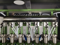 Machine de remplissage de boissons automatique à haute efficacité, à entraînement électrique, anti-corrosion, pour bouteilles en plastique/verre avec moteur