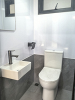 Fabricant de toilettes portables écologiques, sanitaires mobiles durables, construction en panneaux sandwich