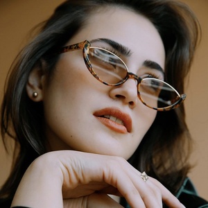 PAISHEO KD2843 Europäisch-Amerikanische Unisex Cat-Eye Avantgarde-Sonnenbrille UV400-Schutz Komfortable Halbrahmen-PC-Gläser - Product Image 1