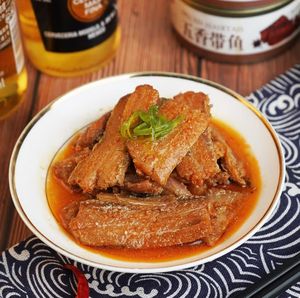 Vor gekochter japanischer gewürzter Saury-Fisch in Dosen in Servier fertiger Haarschwanz makrele mit einer Vielzahl von Körperteilen - Product Image 3