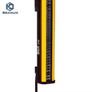 Unité de contrôle de rideau lumineux de sécurité compacte C4C-EC01510A10000 avec synchronisation optique pour une installation facile - Product Image 1