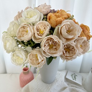 Rosas artificiales de seda Mezzi Austin de 7 cabezas para decoración de bodas y hogar - Product Image 1
