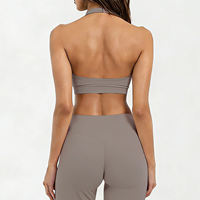 Top deportivo sin costuras para mujer con cuello halter, espalda descubierta y soporte alto para yoga y entrenamiento