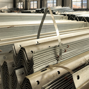 Kit Completo di Guardrail Include Trave, Palo, Blocco, Bullone, Dado e Terminale per Progetto Completo - Product Image 2