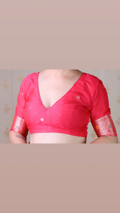 Sari Tradicional Banarasi de Seda Suave en Rosa y Zari para Bodas, Fiestas y Festivales - Lujoso Tejido Intrincado con Zari - Product Image 6