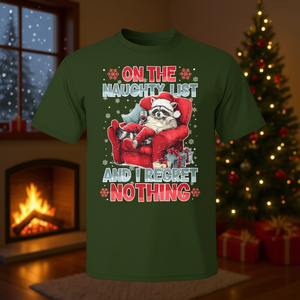 Camiseta navideña con estampado de mapache salvaje en la lista de travestis y que no me arrepiento de nada - Product Image 3