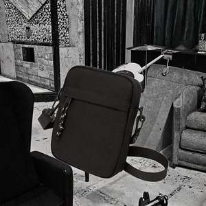 Bolsa transversal de hombro de juta y cáñamo puro, tendencia unisex, bolsa de viaje de cáñamo del Himalaya. - Product Image 3