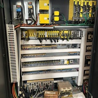 Centre d'usinage à 5 axes de type portique Doosan DCM-2740U coréen disponible à la vente