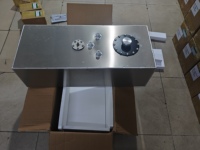 Nuevo Tanque de Combustible Auxiliar Rectangular de Aluminio de 68L (17 Galones) con Sensor de Nivel, Conexiones AN8, Deflectores Anti-Salpicaduras y Liberación Rápida