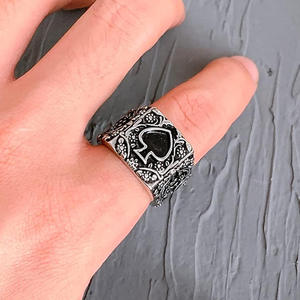 Anello da Uomo H422 con Motivo a Picche, Onice Nero con Incastonatura a Castone, Gioiello alla Moda, Idea Regalo - Product Image 3