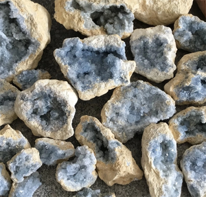 Commercio all'ingrosso Bella Naturale <span class=keywords><strong>di</strong></span> Roccia <span class=keywords><strong>di</strong></span> grandi dimensioni blu Celestina Geodi <span class=keywords><strong>Di</strong></span> Cluster <span class=keywords><strong>di</strong></span> <span class=keywords><strong>Cristallo</strong></span> <span class=keywords><strong>Grezzo</strong></span> Ruvido Celestite Pietra - Product Image 6