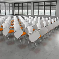 Chaise pliable peu encombrante avec dossier en maille et accoudoirs, pour tablette d'écriture, formation, conférence, école, bureau, réunion, événement