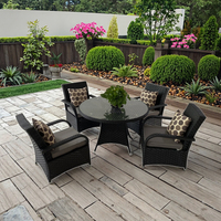 Ensemble de salle à manger d'extérieur 4 places en rotin PE, table ronde en verre et fauteuils en osier, mobilier de jardin pour la cour
